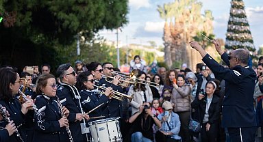İzmir, yeni yılı rengarenk bir festivalle karşılıyor