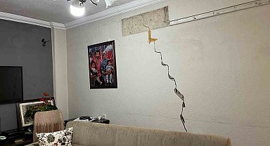 İzmir'de bir mahalle tünel kazısı yüzünden diken üstünde