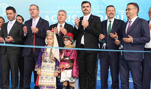 İzmir'de depremde hasar görünce yeniden yapılan 4 okulun açılışı gerçekleştirildi