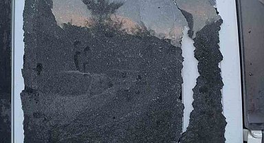 İzmir'de polis aracına saldırıp camı kırdılar