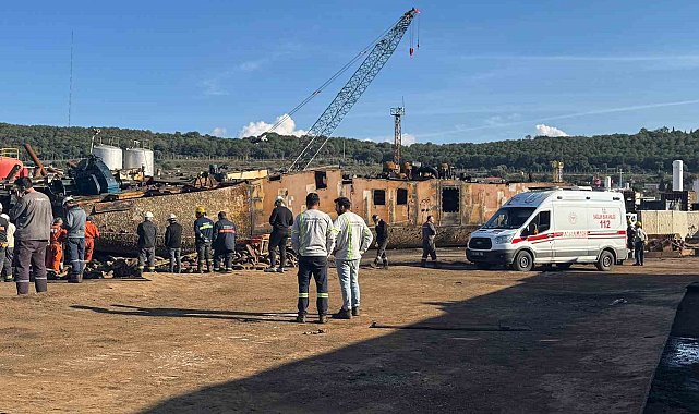 İzmir'de üzerine parça düşen işçi hayatını kaybetti