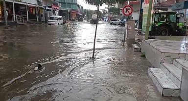 İzmir'in kuzey ilçelerinde kuvvetli sağanak yağış