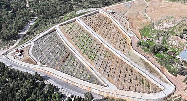 İzmir'de 'çift katlı' mezarlık!