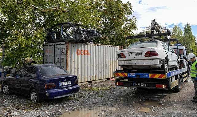 İzmir'de hurda araçlar ekonomiye kazandırılıyor