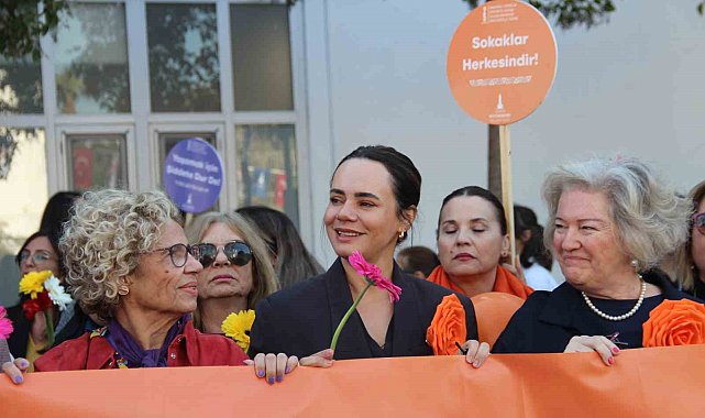 İzmirli kadınlardan 'turuncu' yürüyüş