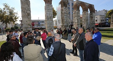 İzmirli turist rehberlerinden Efes Tarlası Yaşam Köyü'ne eğitim ziyareti