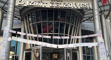İzmit'te çocukların eserleri belediyede, mutlulukları ekranda