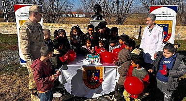 Jandarma ekiplerinden öğrencilere Çocuk Hakları Günü sürprizi