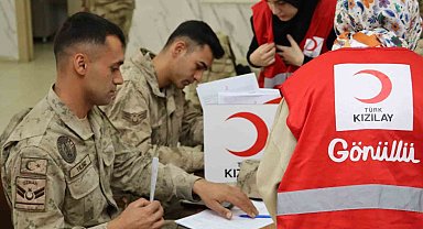 Jandarma personelinden Kızılay'a kan bağışı desteği
