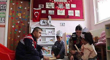Jandarmadan çocuklara destek