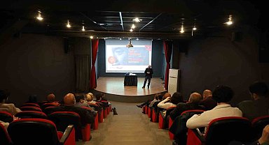 Japon ailesinin dönüşümü konuşuldu: Tokyo hikayesi Sakarya'da izleyiciyle buluştu