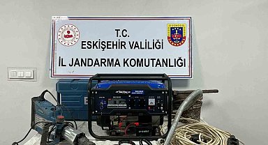 Kaçak kazı yapan 4 şüpheli suçüstü yakalandı