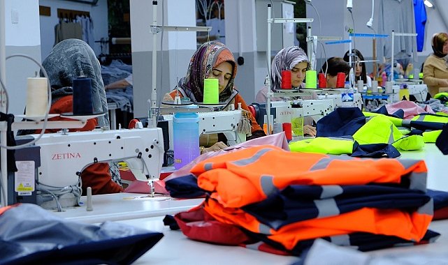 Kadın eliyle üretim: Erzincan'da günlük 1500 parça üretiliyor