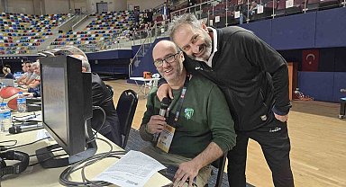 Kadınlar Basketbol Süper Ligi maçında anonsçu olmayınca görev gazeteciye düştü