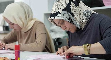 Kadınlar hem öğreniyor hem aile bütçelerine katkı sağlıyor
