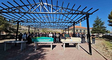 Kahreden kaza: Öğretmenin aracının çarpması sonucu hayatını kaybeden öğrenci toprağa verildi