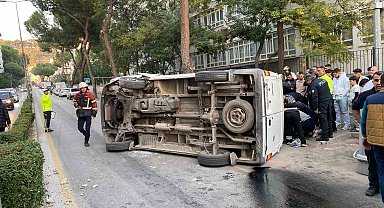 Kaldırıma çarpıp takla attı, park halindeki araçlara çarparak durabildi