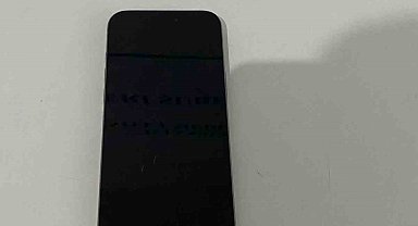 Kaldırımda uyuyan adamın telefonunu çaldı: O anlar kamerada