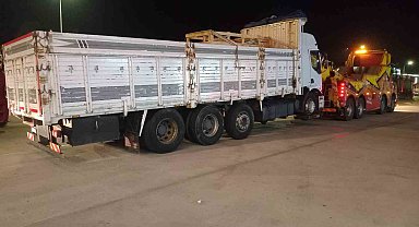 Kamyon çekiciye arkadan çarptı, 1 ölü