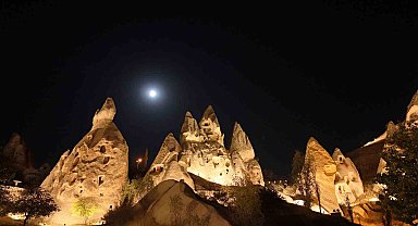 Kapadokya'da "Kunduz Süper Ay" göz kamaştırdı
