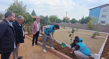 Karacasu Belediyesi'nden öğrenci yurdu bahçesine yeşil dokunuş