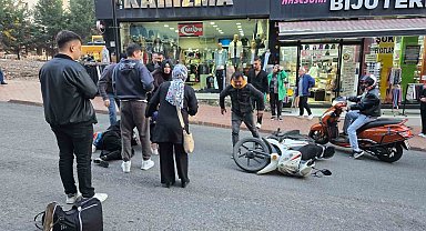 Karadeniz Ereğli'de motosiklet yayaya çarptı; 3 yaralı