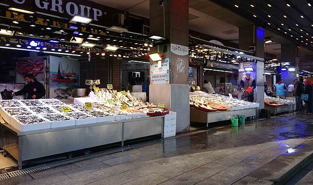 Karadeniz son 35 yılın en bereketli hamsi sezonunu yaşıyor
