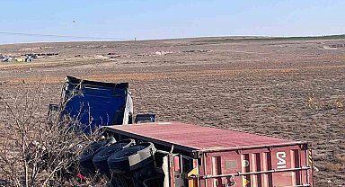 Karapınar'da çekici devrildi: 1 yaralı