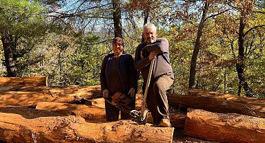 Karı-koca 35 yıldır ormanlarda damgalanan ağaçları kesiyorlar