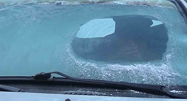 Kars eksi 13'ü gördü: Araç camları buz tuttu
