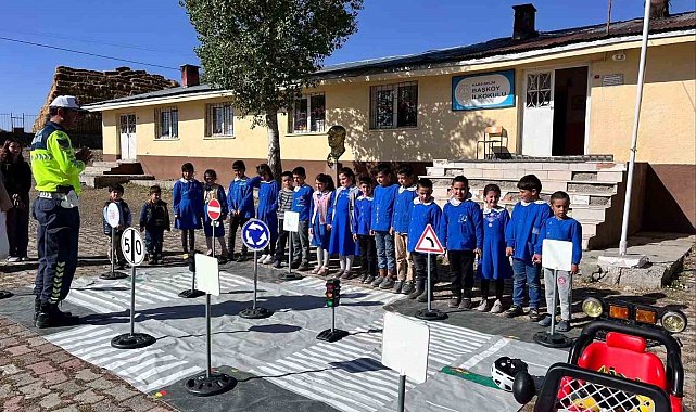 Kars'a jandarmadan öğrencilere yönelik trafik eğitimi