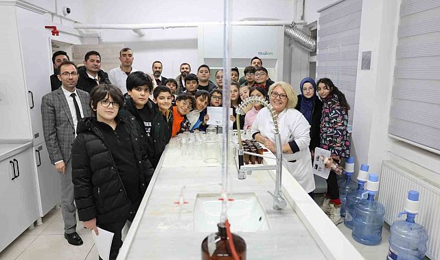 Kars'ta öğrenciler laboratuvarda analiz süreçlerini yerinde gözlemledi