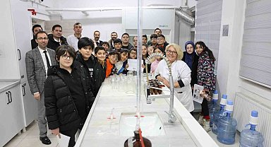Kars'ta öğrenciler laboratuvarda analiz süreçlerini yerinde gözlemledi