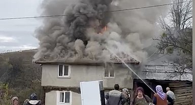 Kastamonu'da çıkan ev yangını söndürüldü