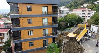 Kayma ve eğilme olan 5 katlı binada yıkım için hazırlıklar başladı