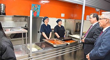 Kaymakam Güldoğan pansiyonda öğrencilerle yemek yedi