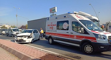 Kayseri'de 5 araç birbirine girdi: 5 yaralı