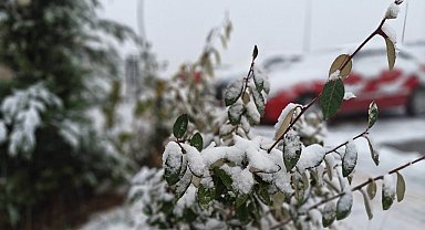 Kayseri'nin yüksek kesimlerine kar yağdı