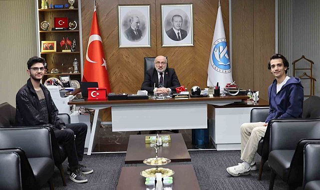 KAYÜ'nün başarılı öğrencilerinden Rektör Karamustafa'ya ziyaret