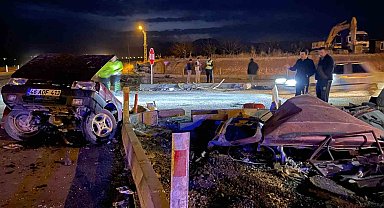 Kazada Fiat Tofaş ikiye ayrıldı: 2 yaralı