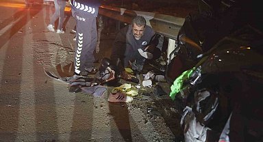 Kazada ölen 17 yaşındaki yeğeninin eşyalarını olay yerinde gözyaşlarıyla topladı