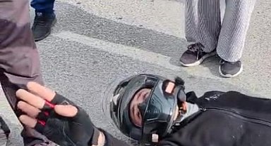 Kazada yaralandı, çarpıştığı aracın sürücüsü ve çocuğunun korktuğunu görünce kendi acısını bir kenara attı