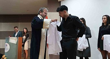 KBÜ'de tıp fakültesi öğrencileri beyaz önlük heyecanı yaşadı