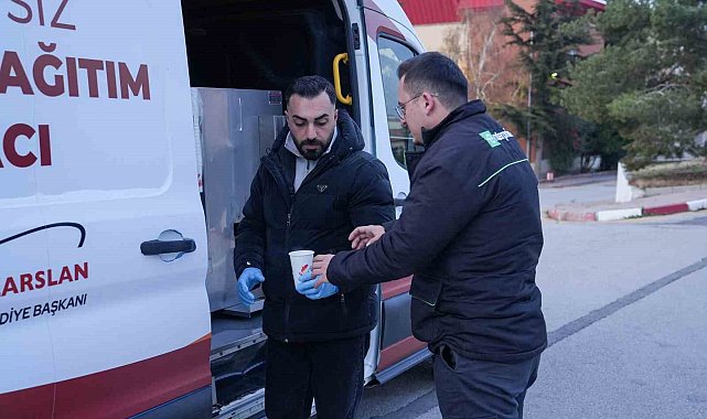 Keçiören Belediyesi'nden vatandaşa sıcak çorba ikramı