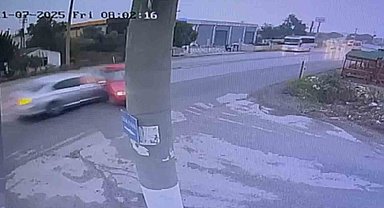 Kemalpaşa'da feci trafik kazası kamerada: 2 ölü, 4 yaralı