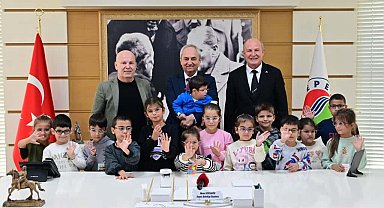 Kepez Belediyesi okullarda göz sağlığı taraması yaptı; 100 çocuğa ücretsiz gözlük