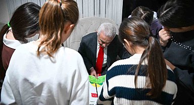 Kırklareli Valisi ve eşi sevgi evlerinde kalan çocuklarla buluştu