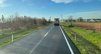 Kırklareli'nde köy yolları sıcak asfaltla yenileniyor