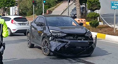 Kırmızı ışık ihlali kaza yaptırdı