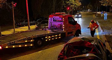 Kırşehir'de kaldırıma çarpan otomobil takla attı: 1 yaralı